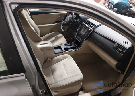 2016 Toyota Camry Le z USA, uszkodzony, nr VIN 4T1BF1FK2GU221328